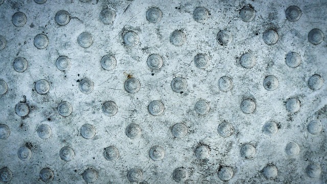 Award plaque for 'Excellence in Automotive Retail', representing Gear Flux's industry recognition and achievements.